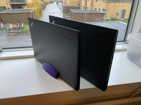 Simple laptop stand