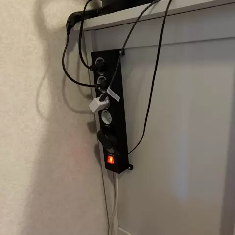 Power connector housingby Creating 3d