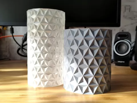 Tradicional Triangle short and tall Vase - vase mode print