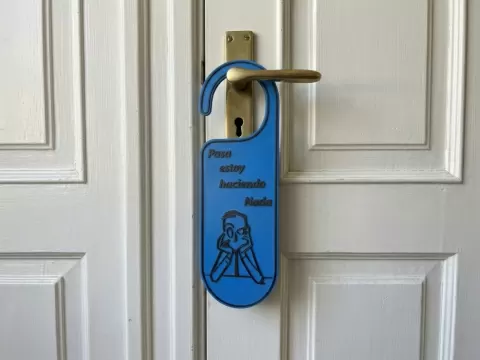Modo Nada – Colgador de Puerta