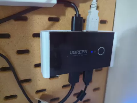 Ugreen USB switch mount for Skadis