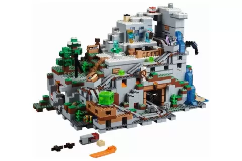The Mountain Cave Minecraft Set (21137-1)