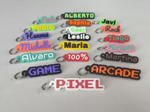 Llavero con nombre personalizable con borde