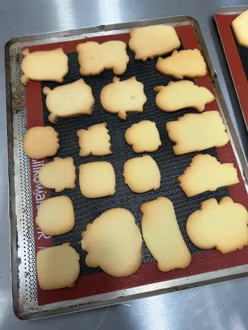Cookie cutter phantom shape