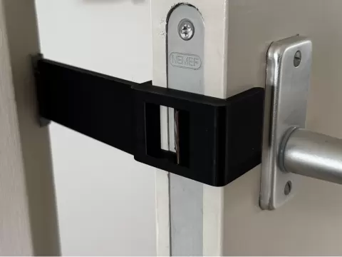 Cat proof door stopper (No hardware needed)