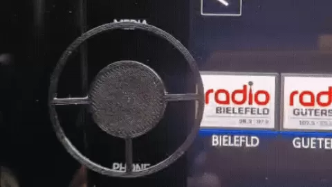 Steering wheel volume control