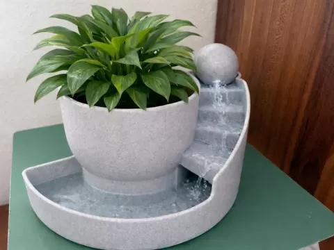 Vase mit Brunnen