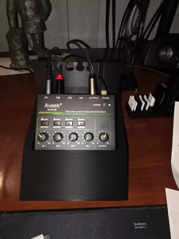Aveek Mix400 Desktop Holder