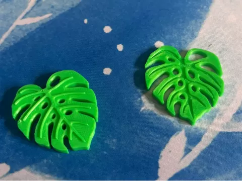 Monstera keychains/earrings