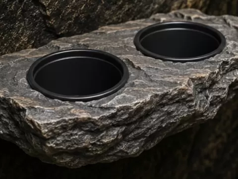 Gecko feeding ledge