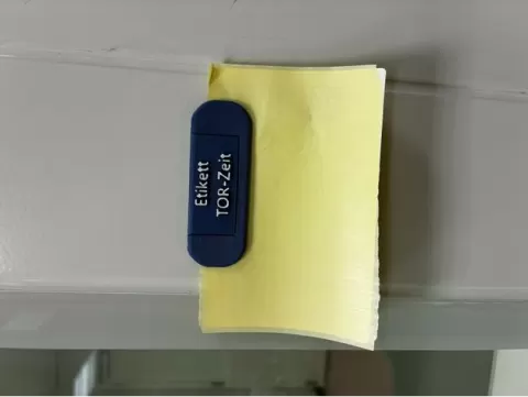 Paper clip with customizable label