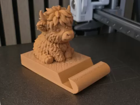 Highland cow mobile holder stand