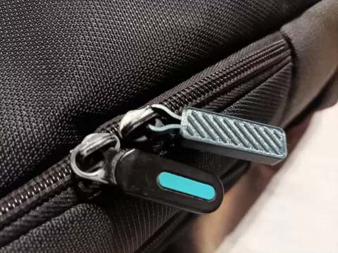 Zipper pull