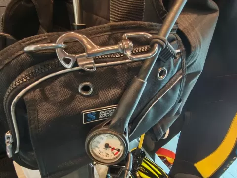 Scuba Hose Bolt Snap Holder