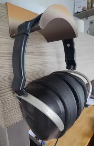 Headphone hanger