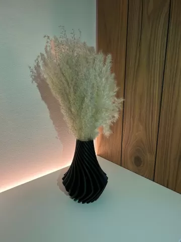 VASE CYCLONE / DESIGNER HOMEDECOR / TABLE DECOR