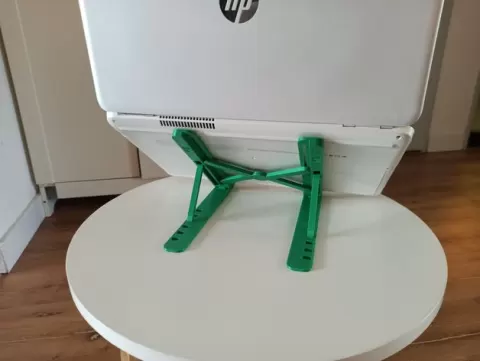Foldable adjustable laptop/ tablet stand