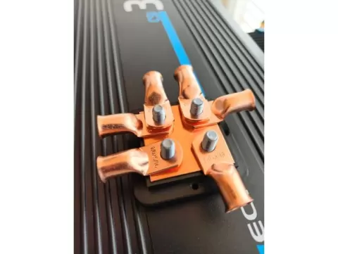 Double 4 direction, M8  (25mm) busbar.