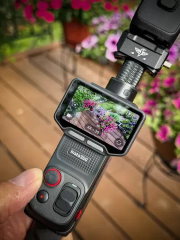 Insta360 Luna Ultra remote docking station for selfie stick