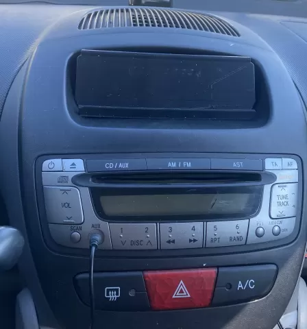 Toyota Aygo / Peugeot 107 / Citroën C1 (2005-2014) – Phone Holder for Upper Dashboard Storage