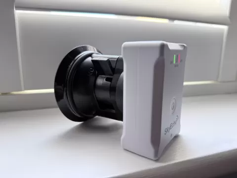 Airtag slot for RAM mount