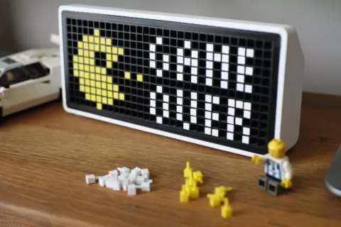 Unique customizable pixel box on desk v.1