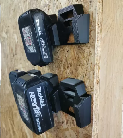 Makita 18V Akkuhalterung angewinkelt / Makita 18V battery holder angled