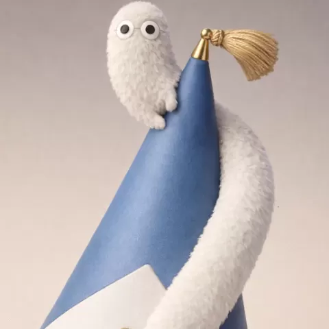 Witch Hat Atelier - Brushbuddy on coco's hat
