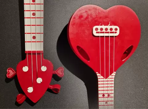Heart shaped ukulele - fully printable