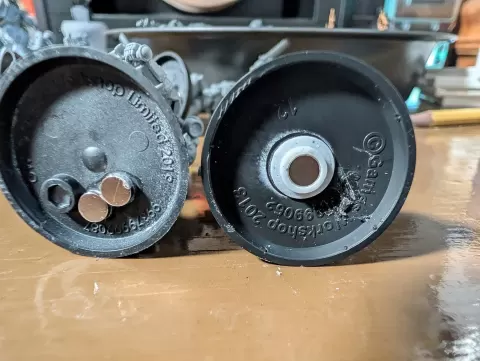 Miniature base magnet caddy