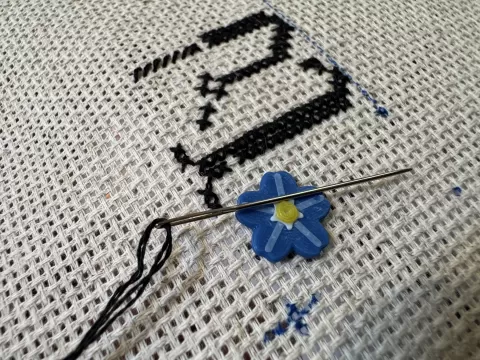 Magnetic Forget-Me-Not Needle Minder for Cross Stitch/Embroidery (layer swap, no MMU/no AMS)