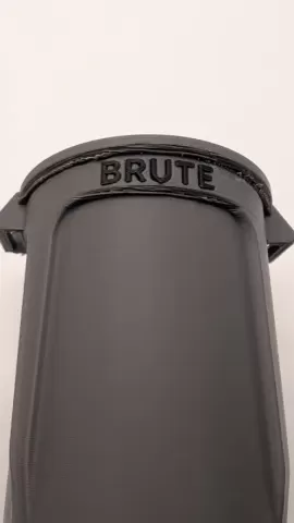 Detalied scaled BRUTE trash can