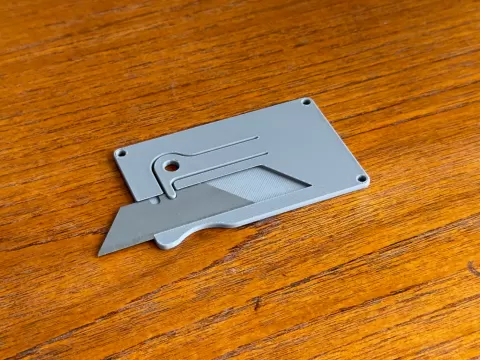 Compact creditcard sized knife