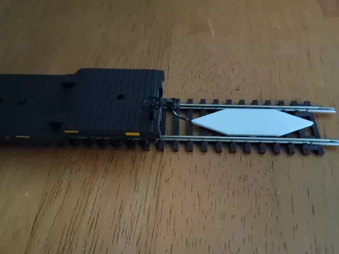 HO/OO scale railcar rerailer