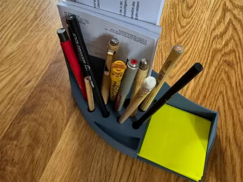 Stifteständer mit Fach für Postits und Briefe