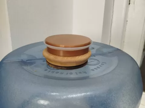 Tapa para jarra con espacio para junta de silicona