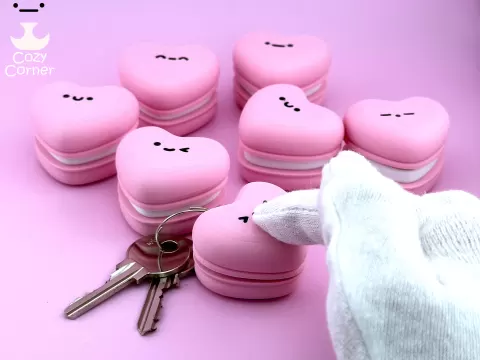 Clicky heart macaron keychain