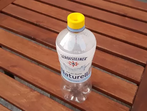 Wasp trap cap for soda bottle