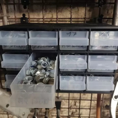 screw box chassis