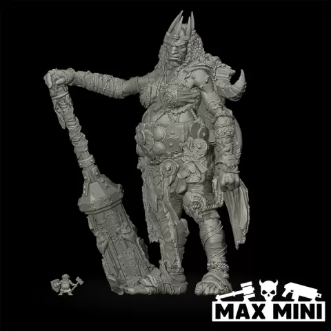 Colossal Queen by Max Mini