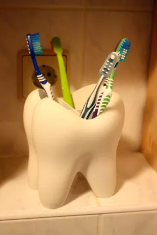 Tooth - Toothbrush Holder BIGGER / SMILE VERSION