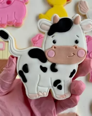 Cow cookie cutter