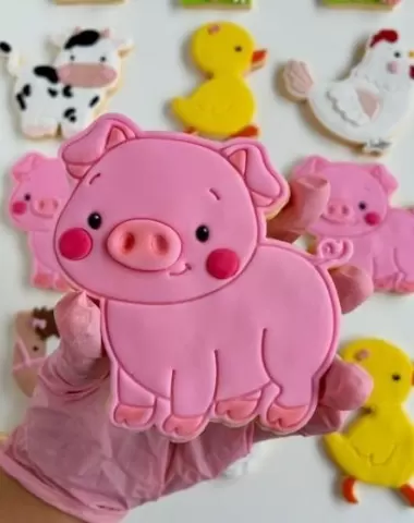 Pig cookie cutter