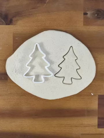 Tree cookie cutter