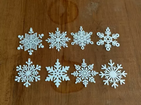 Pack N° 3 - 8 flocons de neige à suspendre - 8 snowflakes to hang