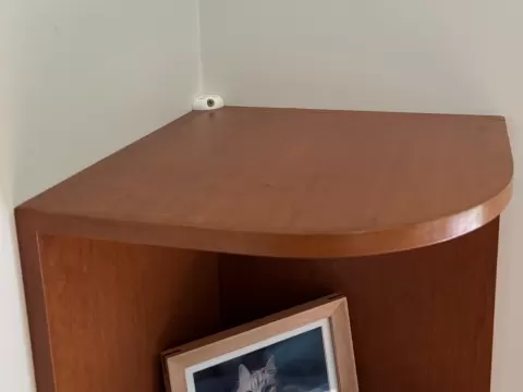 Corner Bookshelf Retainer