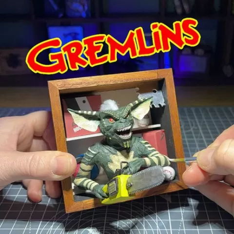 Gremlin - Stripe with chainsaw miniature