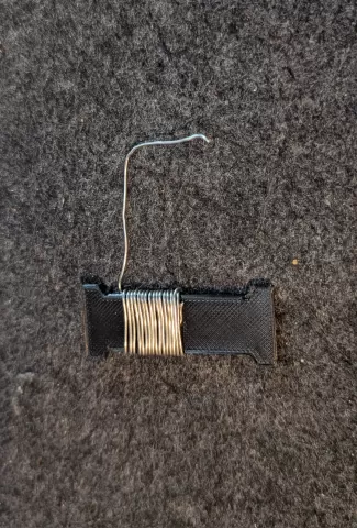 Solder wire keeper