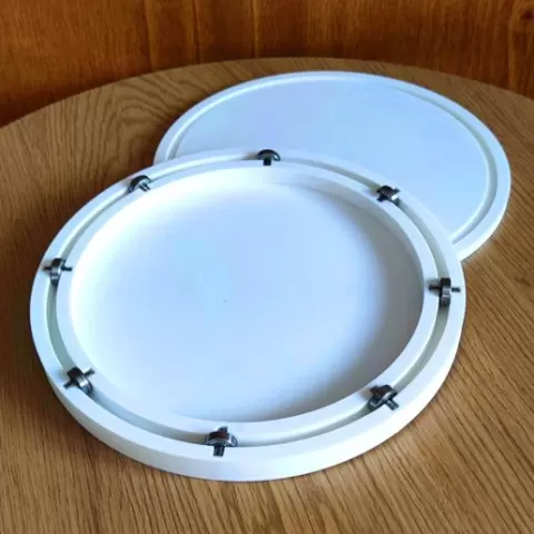 Cake rotating table