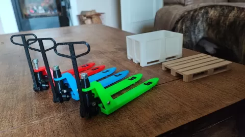 1/10th Scale Lifting Pallet Jack